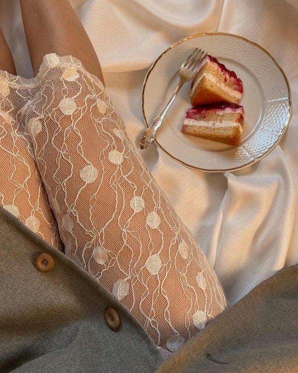 Comment porter des tenues en soie sans paraître trop habillée pour des occasions informelles?